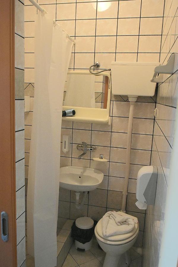 נובי סאד Hotel Lupus מראה חיצוני תמונה