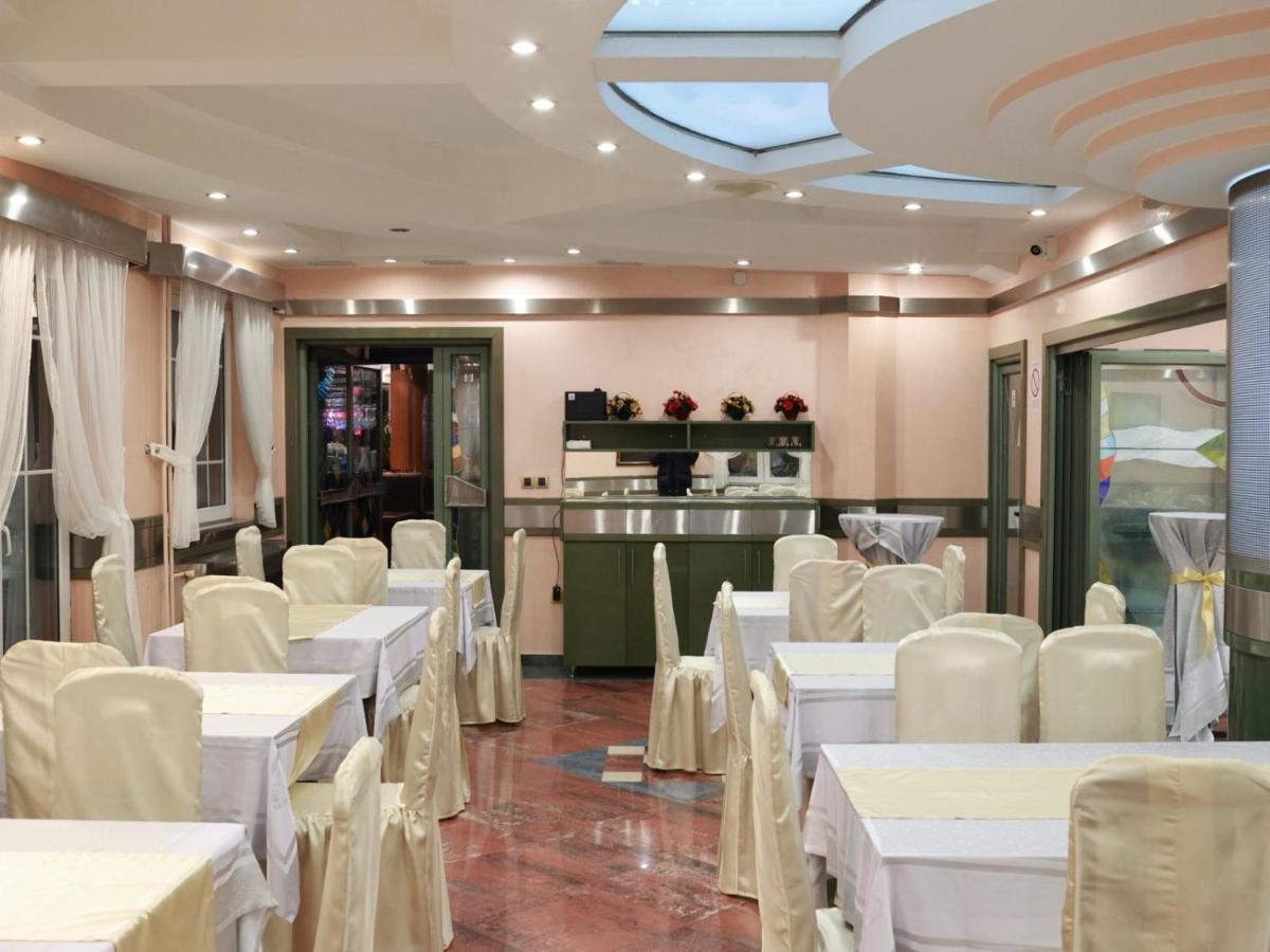 נובי סאד Hotel Lupus מראה חיצוני תמונה