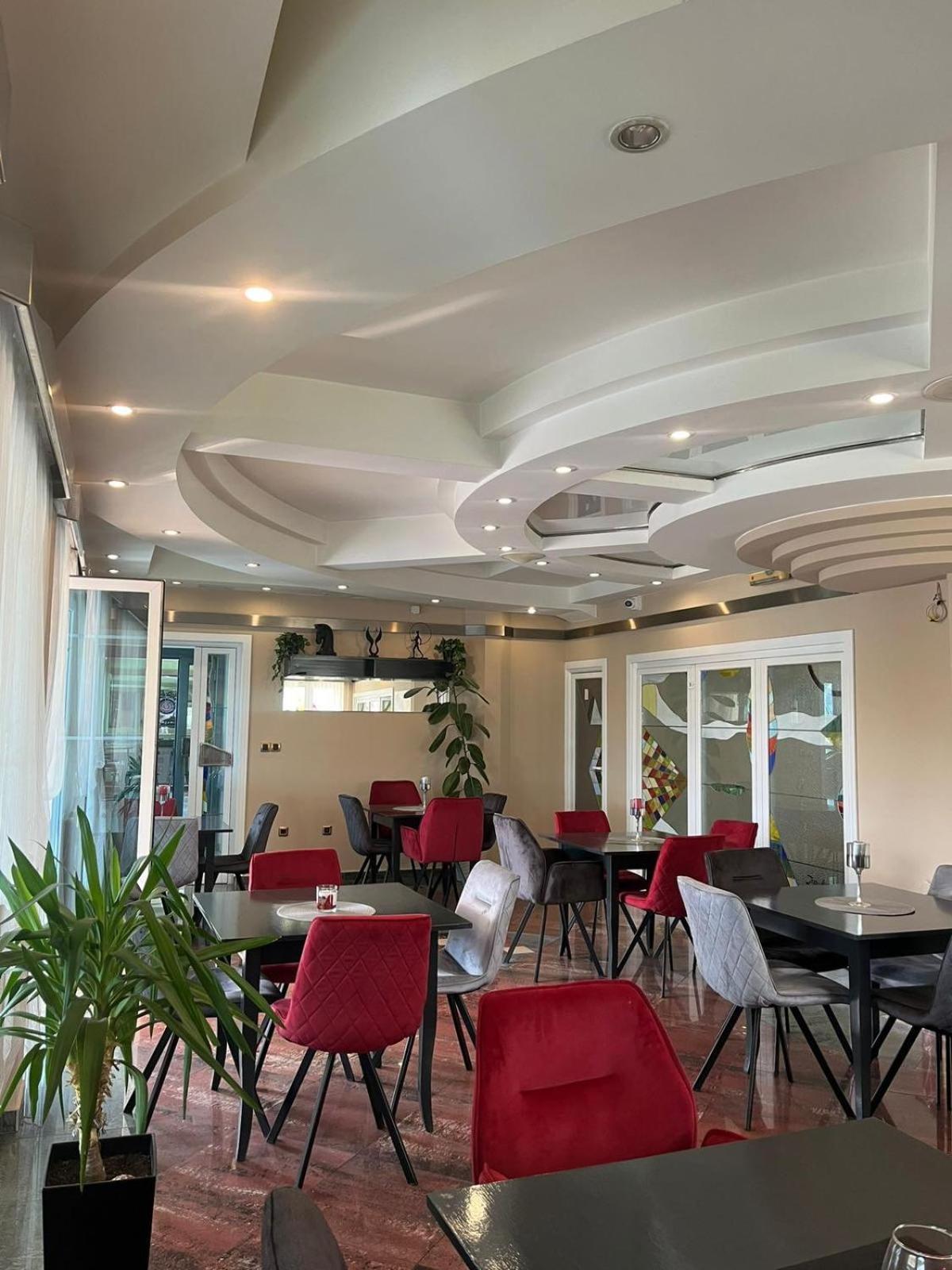 נובי סאד Hotel Lupus מראה חיצוני תמונה